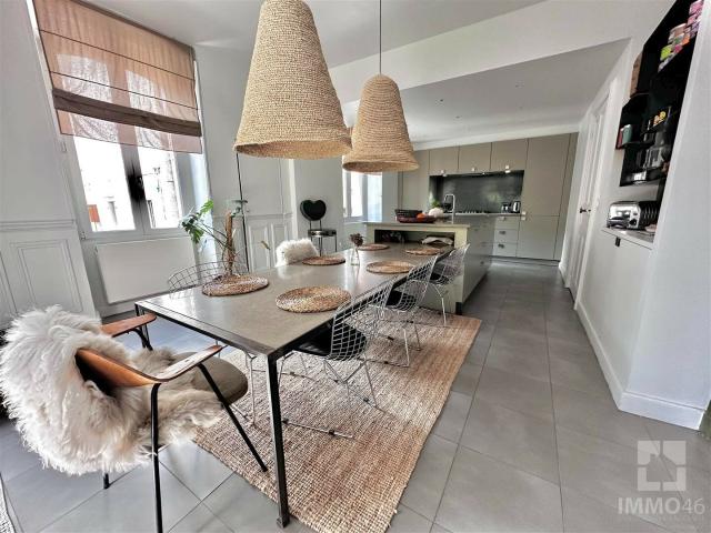 Maison 5 chambres avec jardin, garage et Spa en centre ville 197m² Cahors