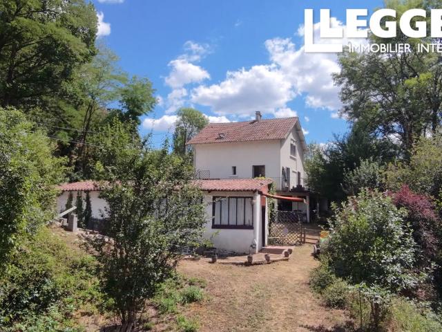 Maison 5 chambres avec vues imprenables sur Nontron, jardin avec rivière, studio et potentiel gîte en Dordogne