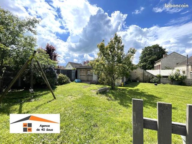 Maison 5 chambres de 132 m2 hab. Avec jardin, au centre du village de Bouafle