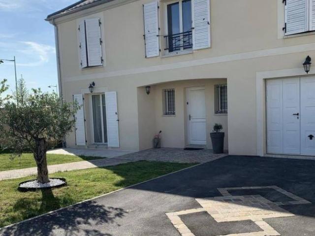 Maison 5 chambres et garage à COURCY