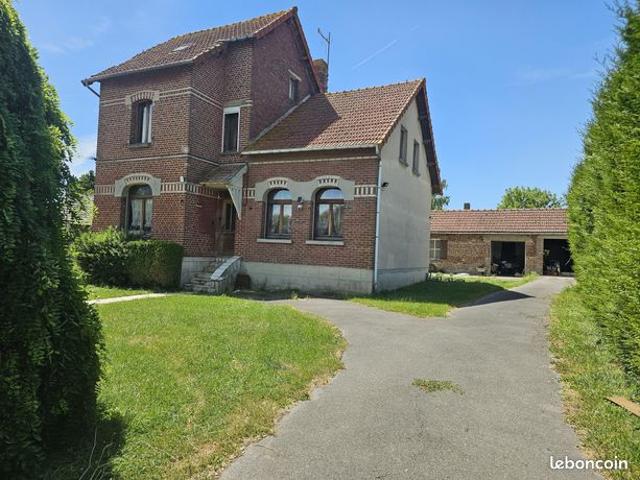 Maison 5 chambres et piscine, garage et jardin. 5 minutes de Saint Quentin