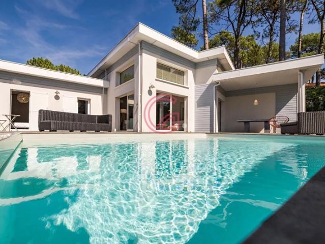 Maison contemporaine à vendre à Biscarrosse 5 chambres, piscine et terrain spacieux