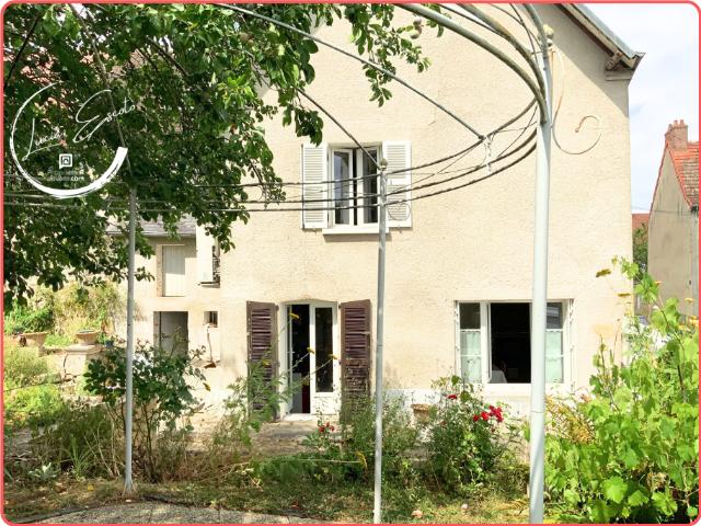 Maison 5 chambres rénovée avec jardin Centre Chénérailles Fort potentiel