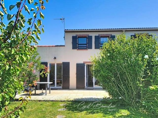 Maison 5 p 3 ch en plein bourg et au calme