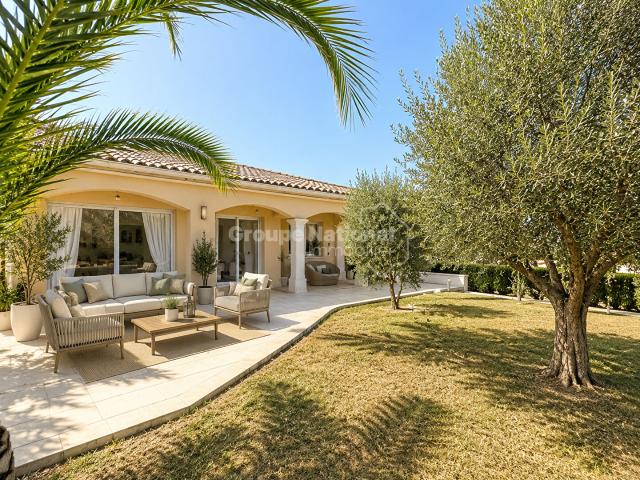 Maison 5 pièce s 170 m2, 3chambres, 2SDE, 1SDB, jardin de 1837m2