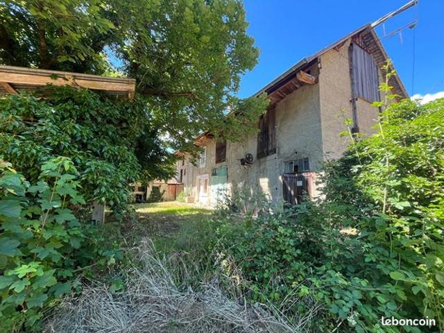 Maison 5 pièces 3 405 m²
