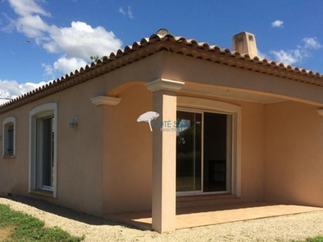 Maison 5 pièces 3 chambres, avec garage dans le village.