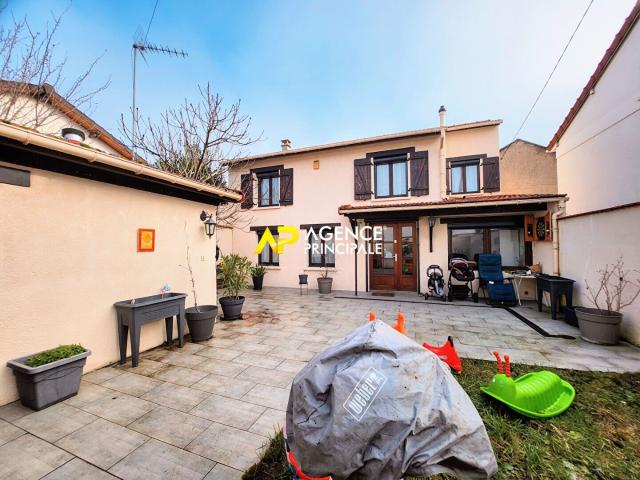 Maison 5 pièces, 3 chambres, bureau proche toutes commodités à