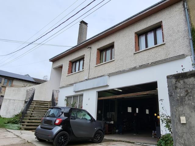 MAISON 5 PIECES 3 CHAMBRES ET ATELIER DE 300M2 PROCHE CENTRE