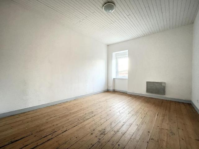Maison 5 pièces, 105 m² à louer à Anglade 33390