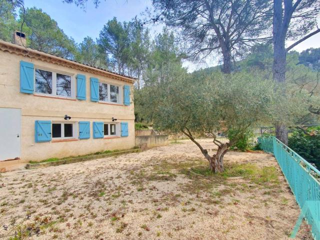 Maison 5 pièces 109 m² T3 + T2 sur terrain de 5000 m² Cuges