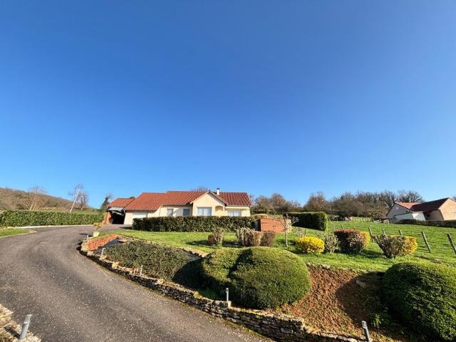 Maison plain pied 124 m² 3 chambres piscine chauffée terrain 2300 m² – calme JONCY