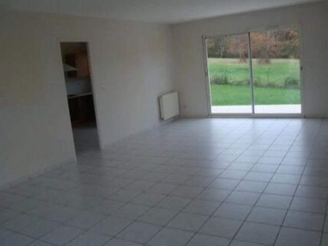 Maison 5 pièces, 125 m² à louer à Sallebœuf 33370
