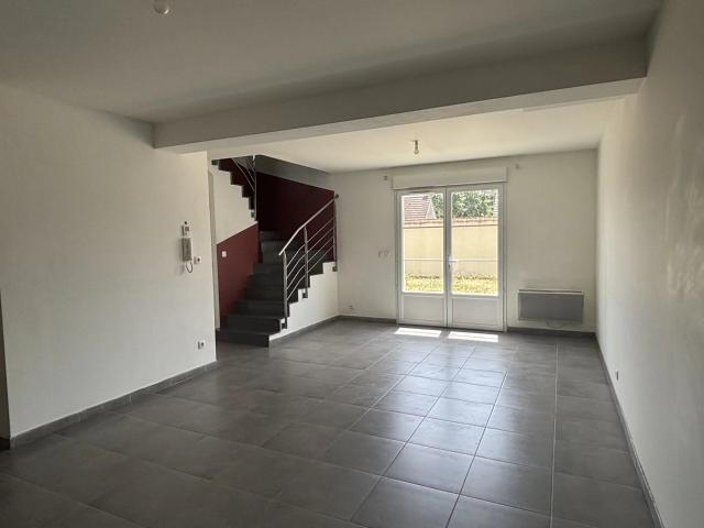 Maison 5 pièces, 121 m² à louer à Fontaine la Guyon 28190