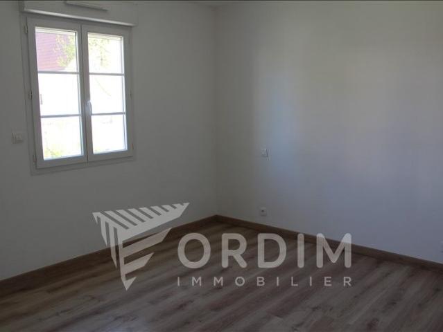 Maison 5 pièces, 122 m² à louer à Villefargeau 89240