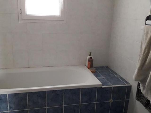 Maison 5 pièces, 130 m² à louer à Maubec 84660