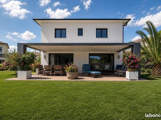 Maison 5 pièces, 144m2 plus garage 17m2, terrain plat et viabilisé