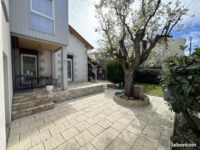 Maison 5 pièces 145 m²