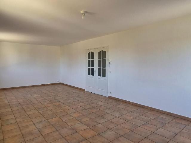 Maison 5 pièces, 145 m² à louer à Maraussan 34370