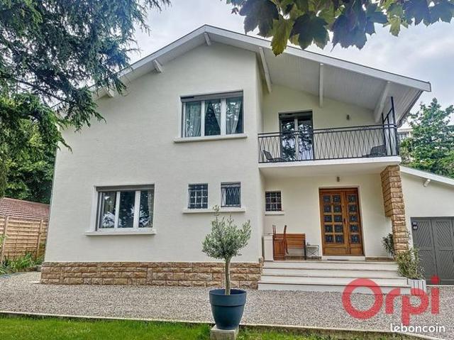 Maison 5 pièces 146 m²