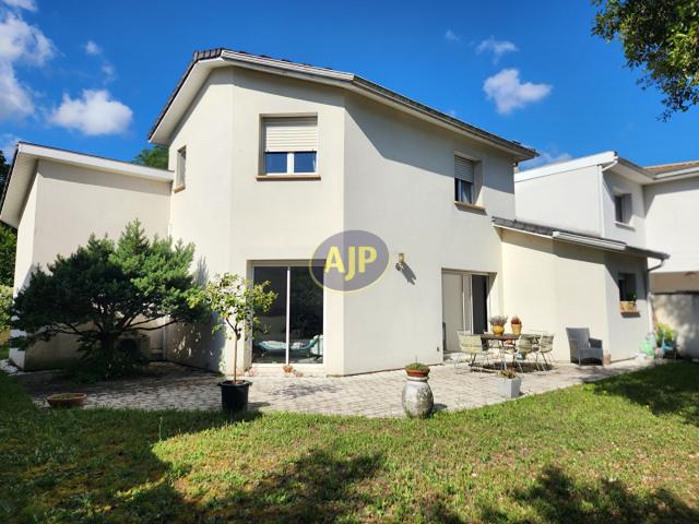 Maison 5 pièces 140 m²