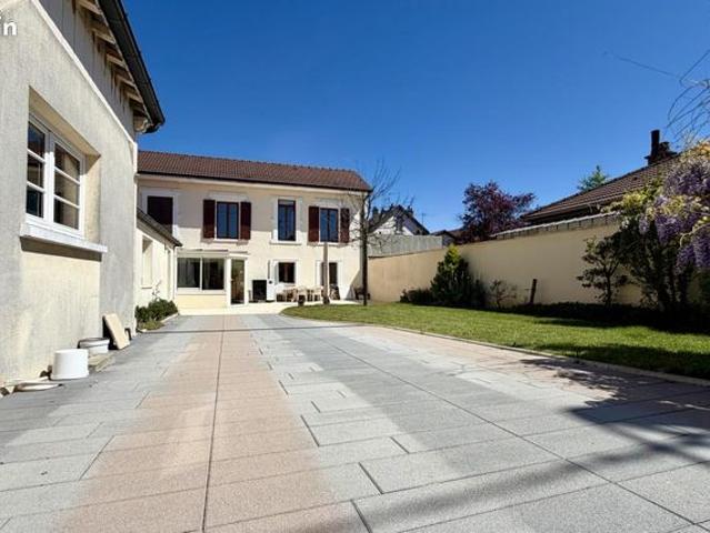 Maison 5 pièces 140 m²