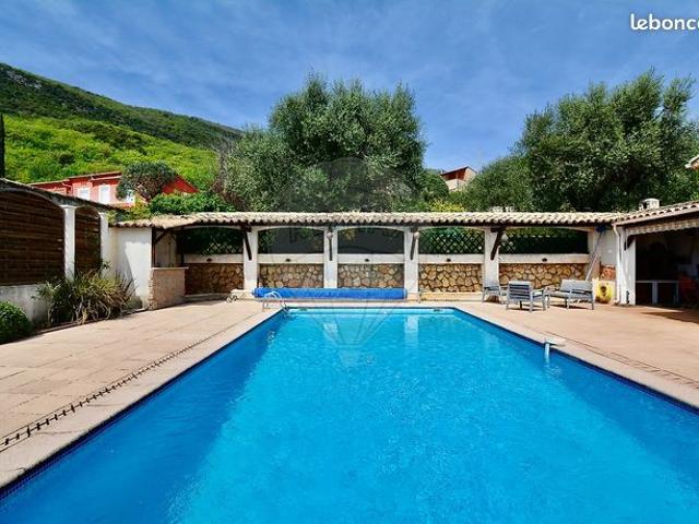 Maison 5 pièces 140 m²