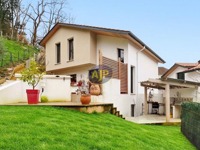 Maison 5 pièces 140 m²