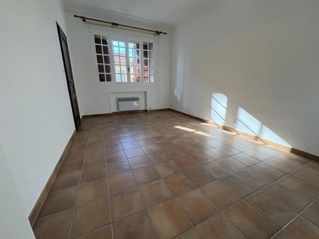 Maison 5 pièces, 143 m² à louer à Jouques 13490