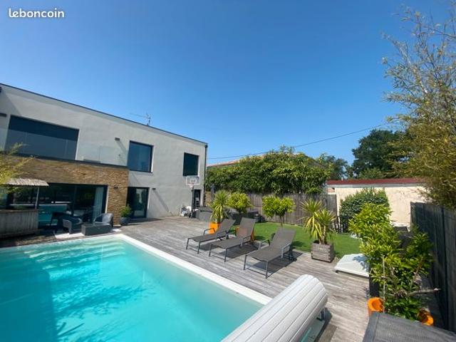 Maison 5 pièces 157 m2 4 chambres, jardin, piscine et garage