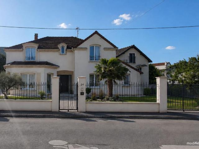 Maison 5 pièces 158 m²