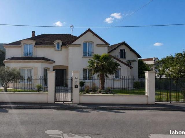 Maison 5 pièces 158 m²
