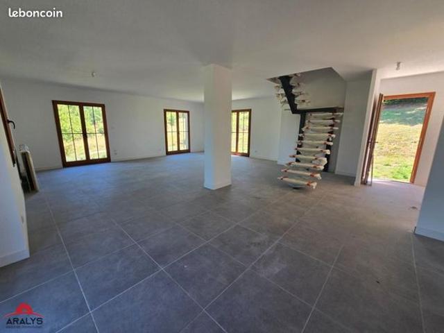 Maison 5 pièces 151 m²