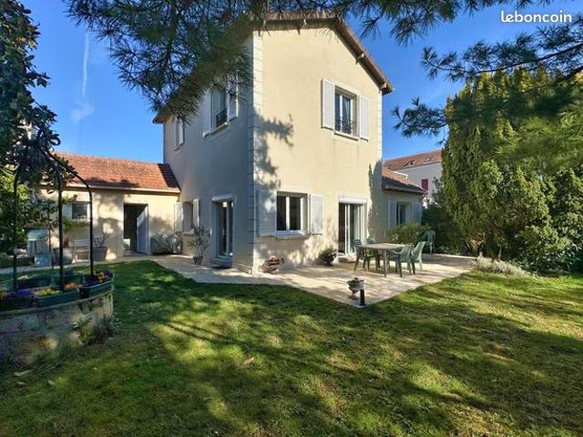 Maison 5 pièces 151 m²