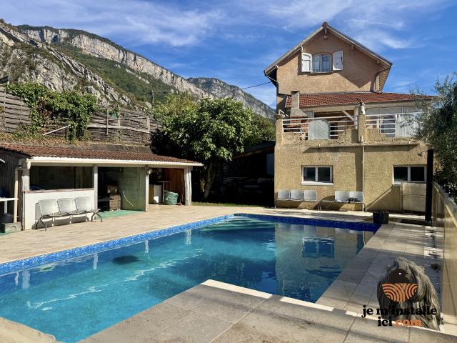 Maison 5 pièces 151 m²