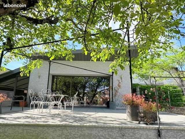 Maison 5 pièces 166 m²