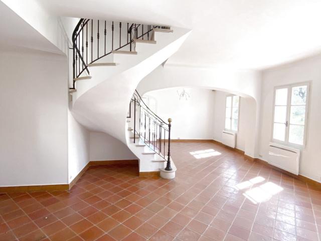 Maison 5 pièces, 167 m² à louer à Aubagne 13400