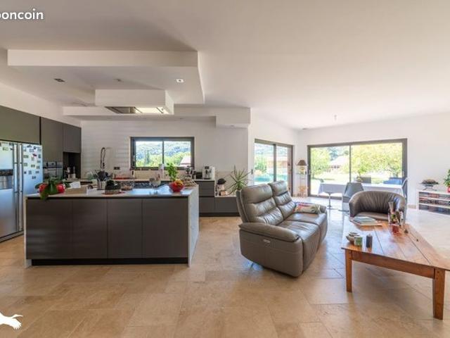 Maison 5 pièces 160 m²
