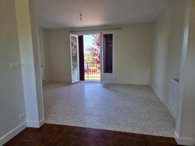 Maison 5 pièces, 160 m² à louer à Chouvigny 03450