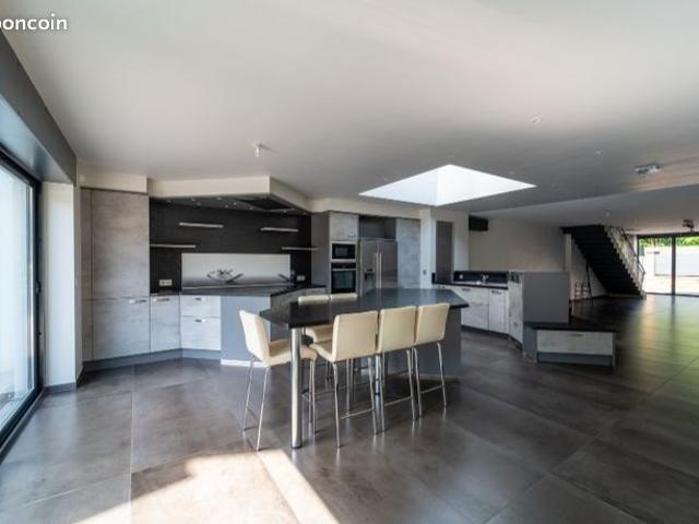 Maison 5 pièces 176 m²
