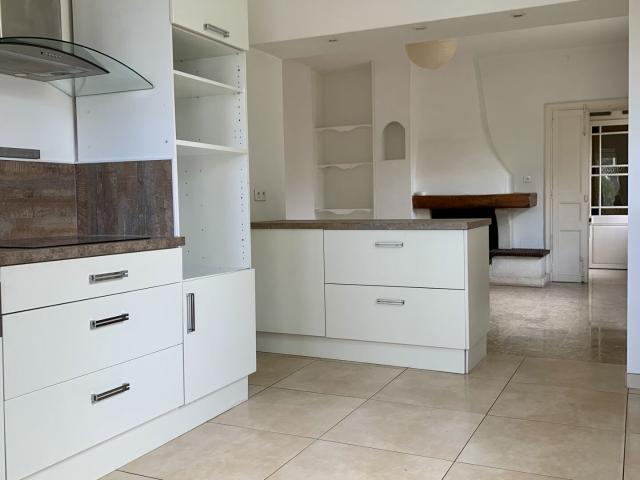 Maison 5 pièces, 176 m² à louer à Clarensac 30870