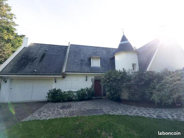 Propriété 5 pièces 177 m²