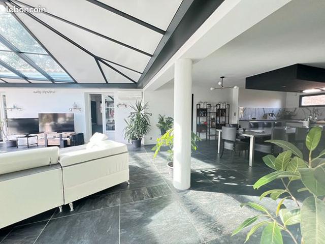 Maison 5 pièces 171 m²