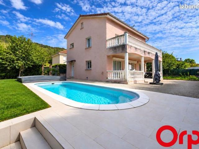 Maison 5 pièces 184 m²