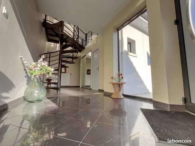 Maison 5 pièces 180 m²