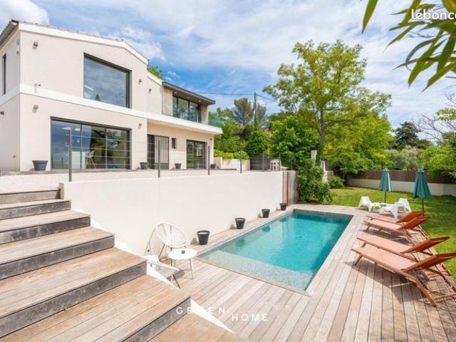 Maison 5 pièces 180 m²