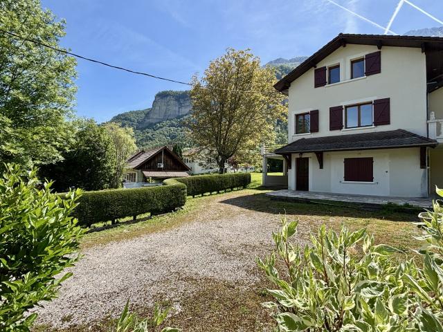 Maison 5 pièces 180 m²