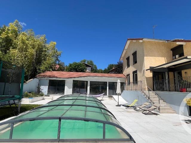Maison 5 pièces 180 m²