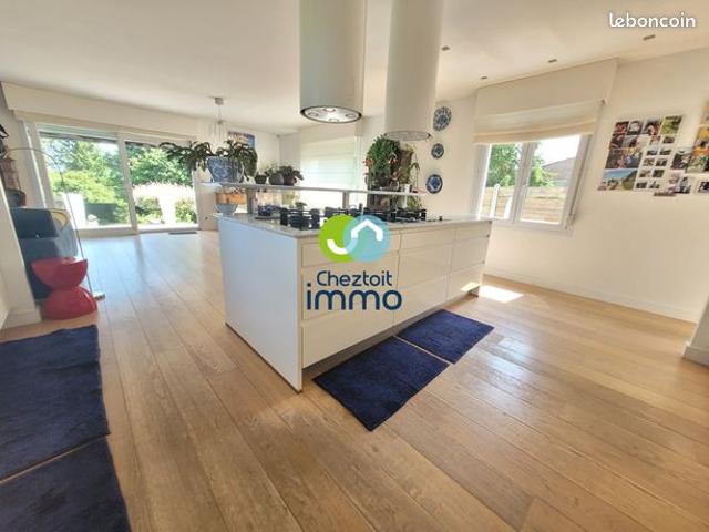 Maison 5 pièces 180 m²