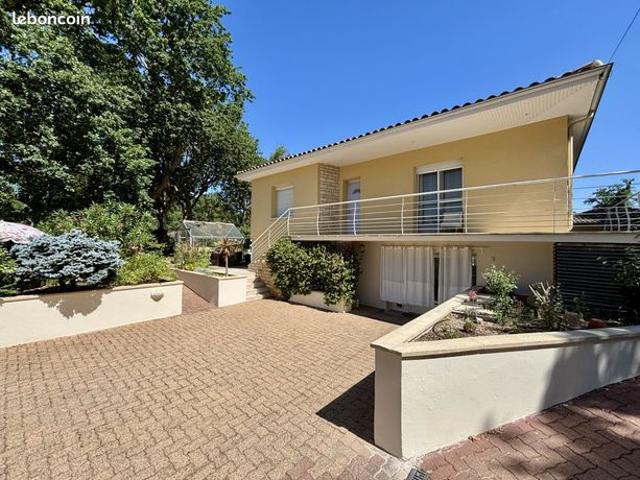 Maison 5 pièces 180 m²